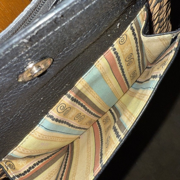 Brighton Woven Straw Shoulder Bag w/ Black Leather Trim & Heart Charm - Picture 11 of 12